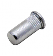 Заклепка гаечная закрытая цилиндрическая с насечкой с внутренней резьбой и цилиндрическим бортиком из оцинкованной стали, M5x1x18 мм (0.5-3 мм)