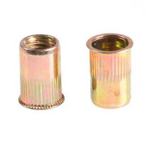 Заклепка гаечная с насечками цилиндрическая с внутренней резьбой и потайным бортиком (желтое пассивирование), M4x0.7x10.5 мм (0.5-2.5 мм)